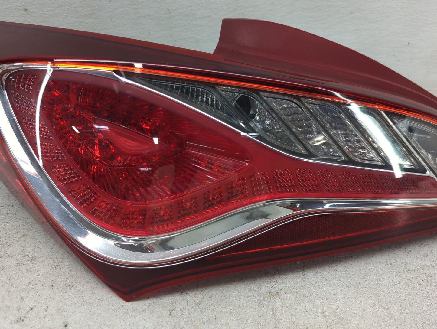 2013-2016 Hyundai Genesis Tail Light Assembly Driver Left OEM P/N:92401-2M5 Fits Fits 2013 2014 2015 2016 OEM Used Auto Part
