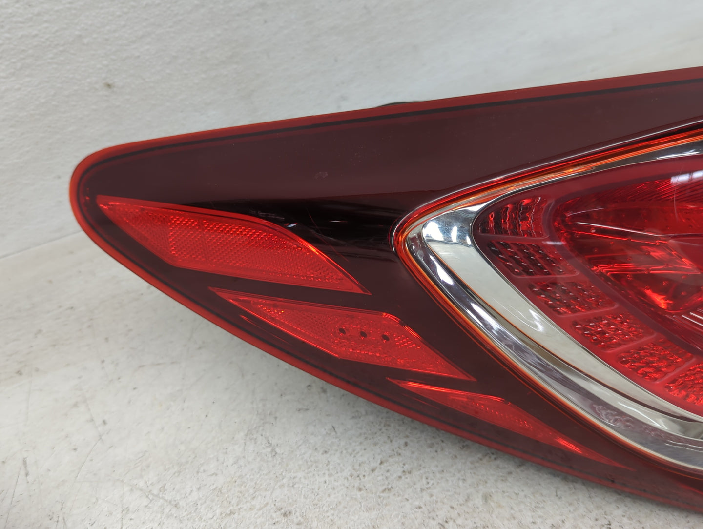 2013-2016 Hyundai Genesis Tail Light Assembly Driver Left OEM P/N:92401-2M5 Fits Fits 2013 2014 2015 2016 OEM Used Auto Part