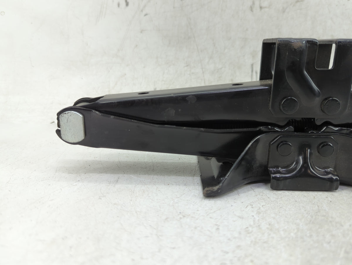2016 Hyundai Genesis Spare Scissor Car Jack - Oemusedautoparts1.com