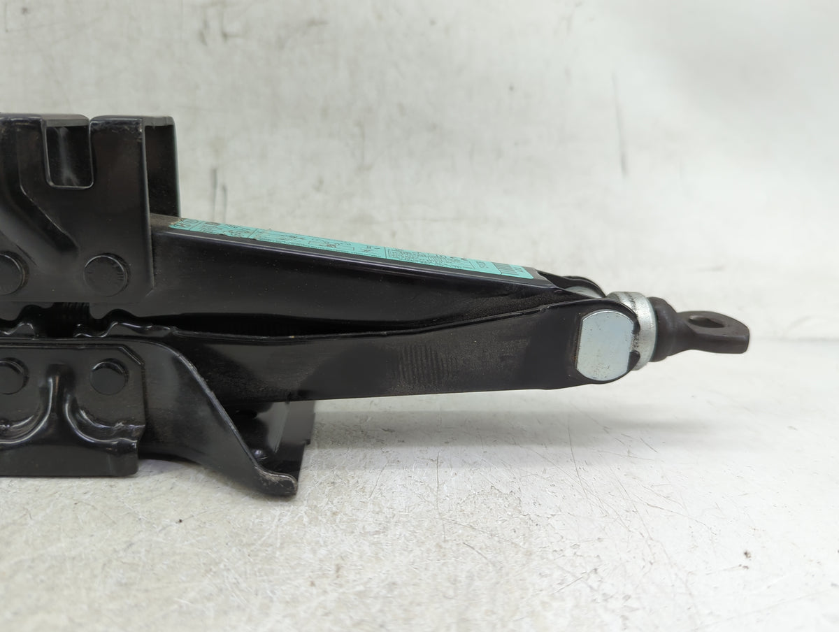 2016 Hyundai Genesis Spare Scissor Car Jack - Oemusedautoparts1.com