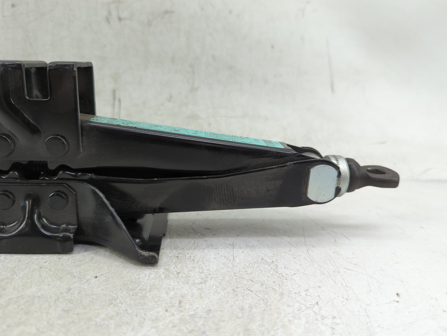 2016 Hyundai Genesis Spare Scissor Car Jack - Oemusedautoparts1.com