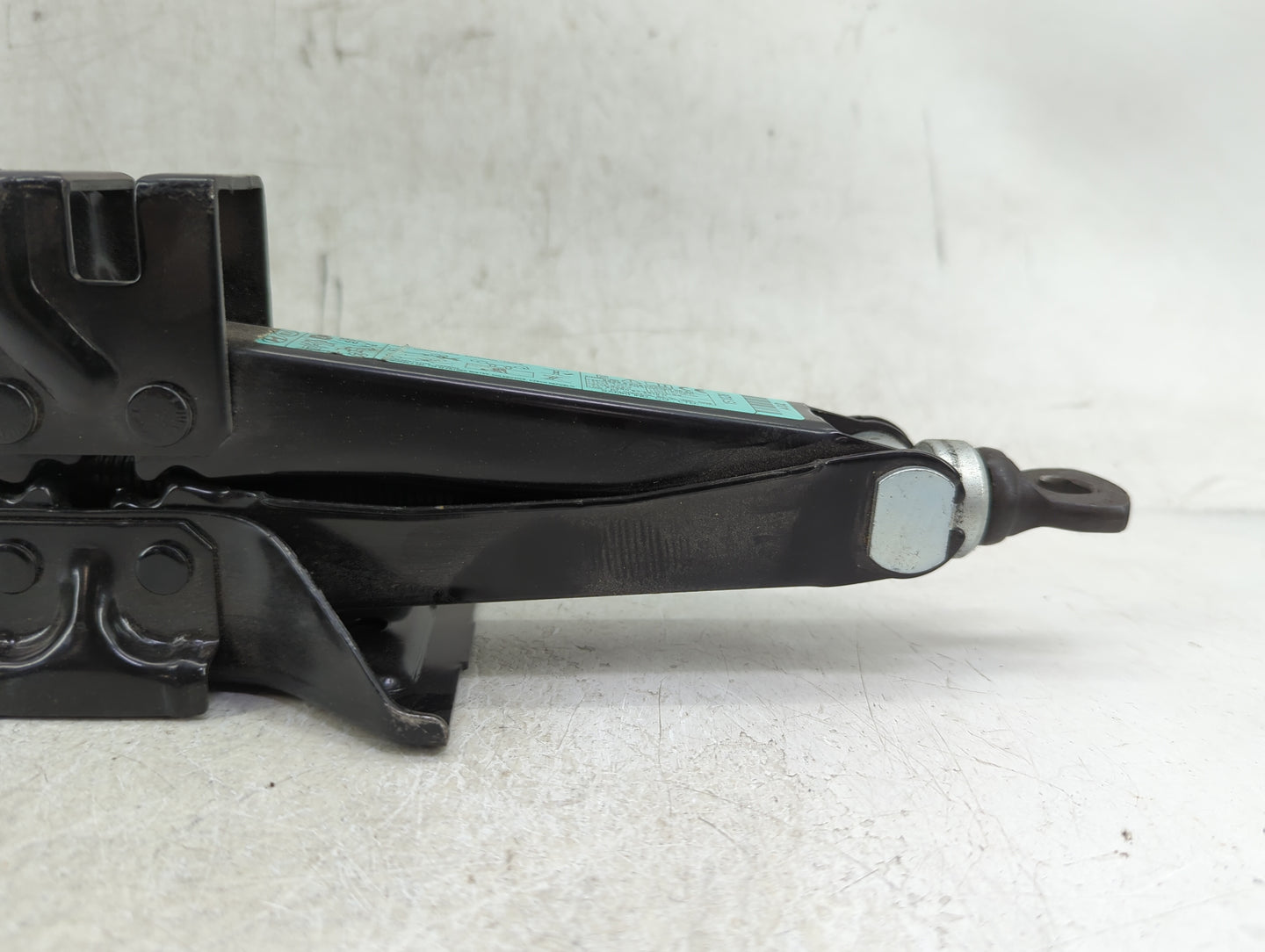 2016 Hyundai Genesis Spare Scissor Car Jack - Oemusedautoparts1.com