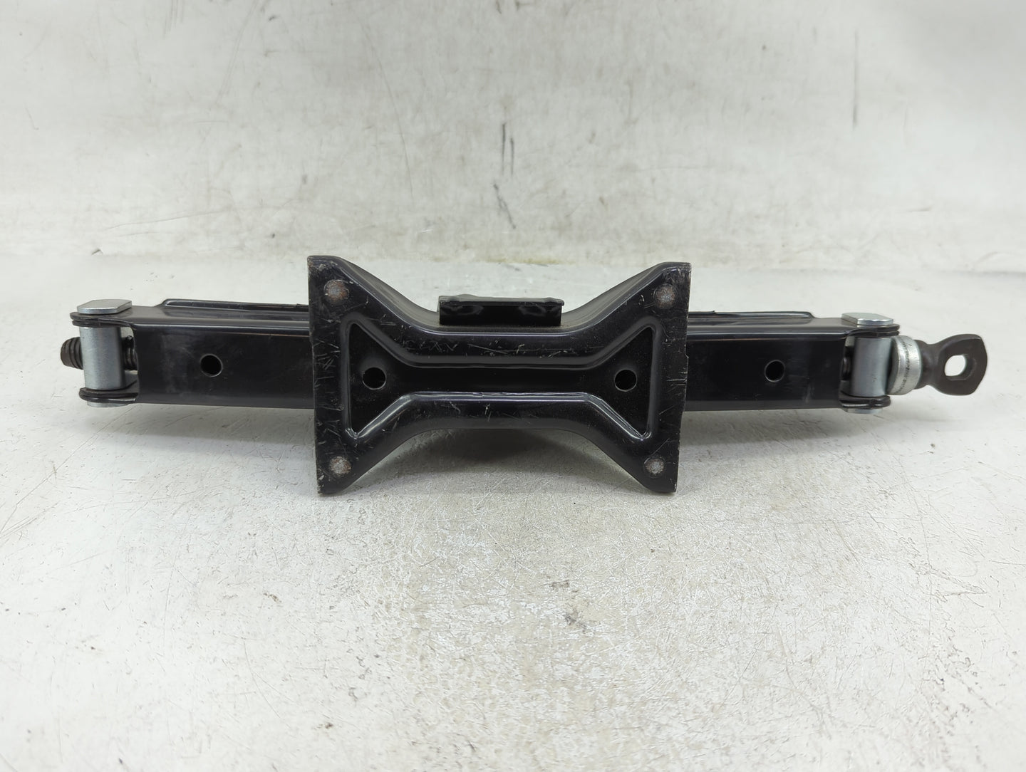 2016 Hyundai Genesis Spare Scissor Car Jack - Oemusedautoparts1.com