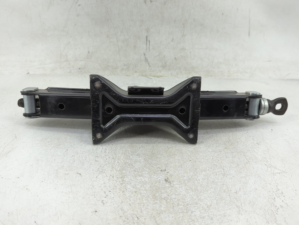 2016 Hyundai Genesis Spare Scissor Car Jack - Oemusedautoparts1.com