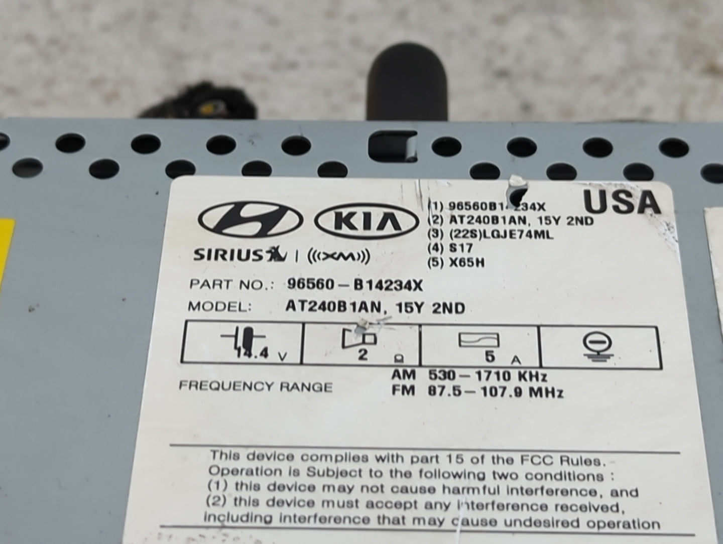 2015-2016 Hyundai Genesis Radio AM FM Cd Player Receiver Replacement P/N:96560-B14234X Fits Fits 2015 2016 OEM Used Auto Par