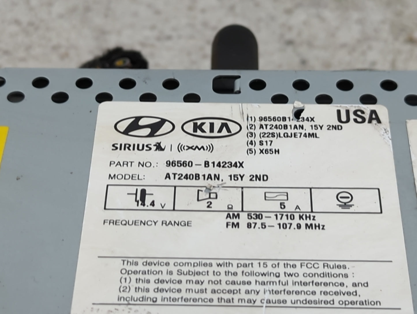 2015-2016 Hyundai Genesis Radio AM FM Cd Player Receiver Replacement P/N:96560-B14234X Fits Fits 2015 2016 OEM Used Auto Par