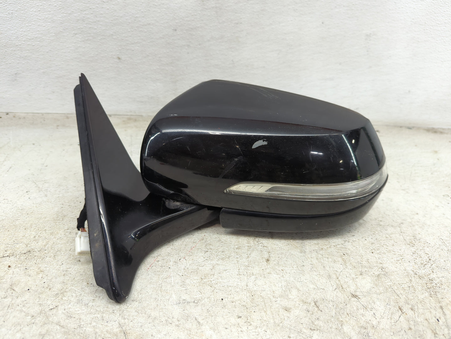 2015-2016 Hyundai Genesis Driver Side View Mirror - Left Door Mirror OEM Used - Oemusedautoparts1.com