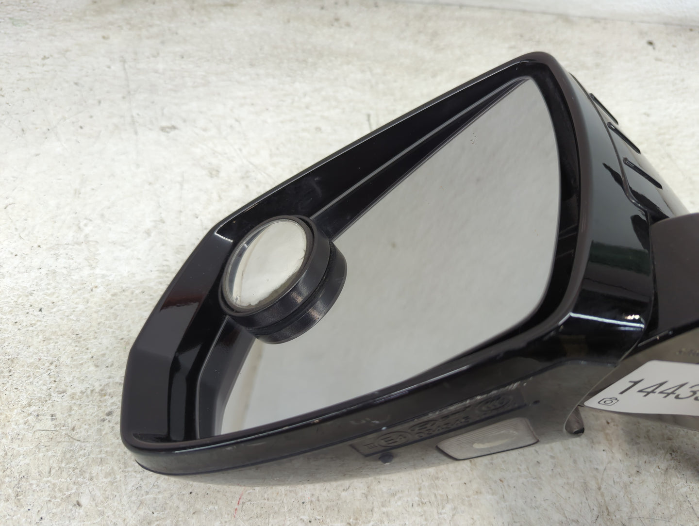 2015-2016 Hyundai Genesis Driver Side View Mirror - Left Door Mirror OEM Used - Oemusedautoparts1.com