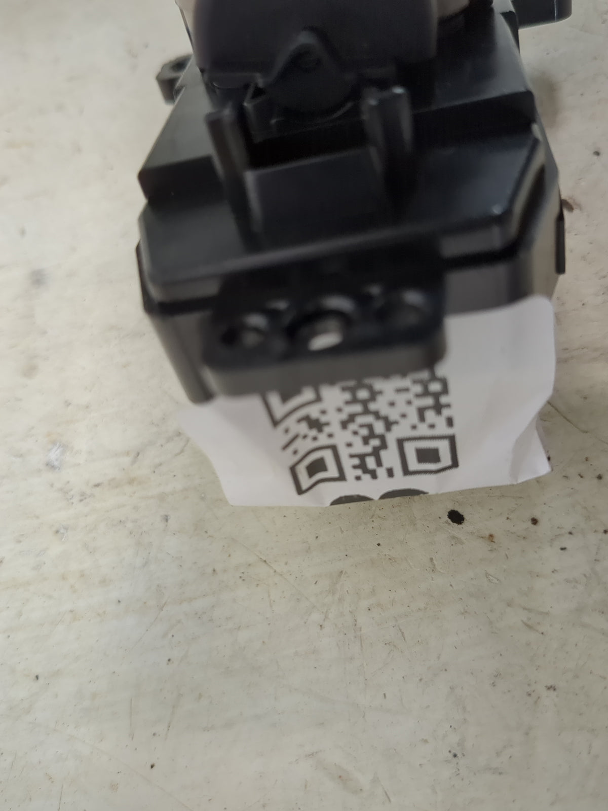 2016 Hyundai Genesis Master Power Window Switch Replacement Driver Side Left Fits OEM Used Auto Parts - Oemusedautoparts1.co