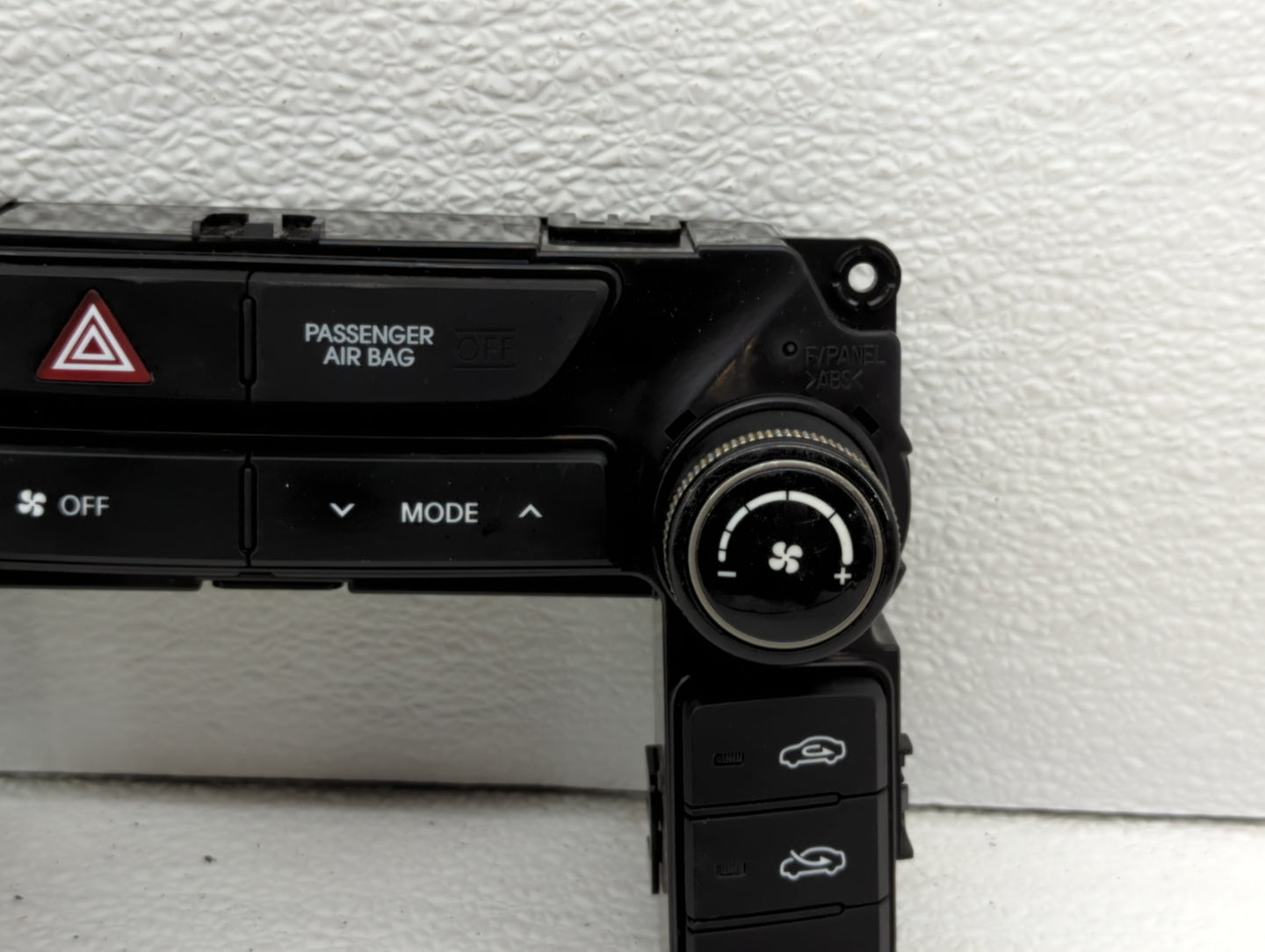 2013-2016 Hyundai Genesis Climate Control Module Temperature AC/Heater Replacement P/N:94300-2M850 94300-2M800 Fits OEM Used