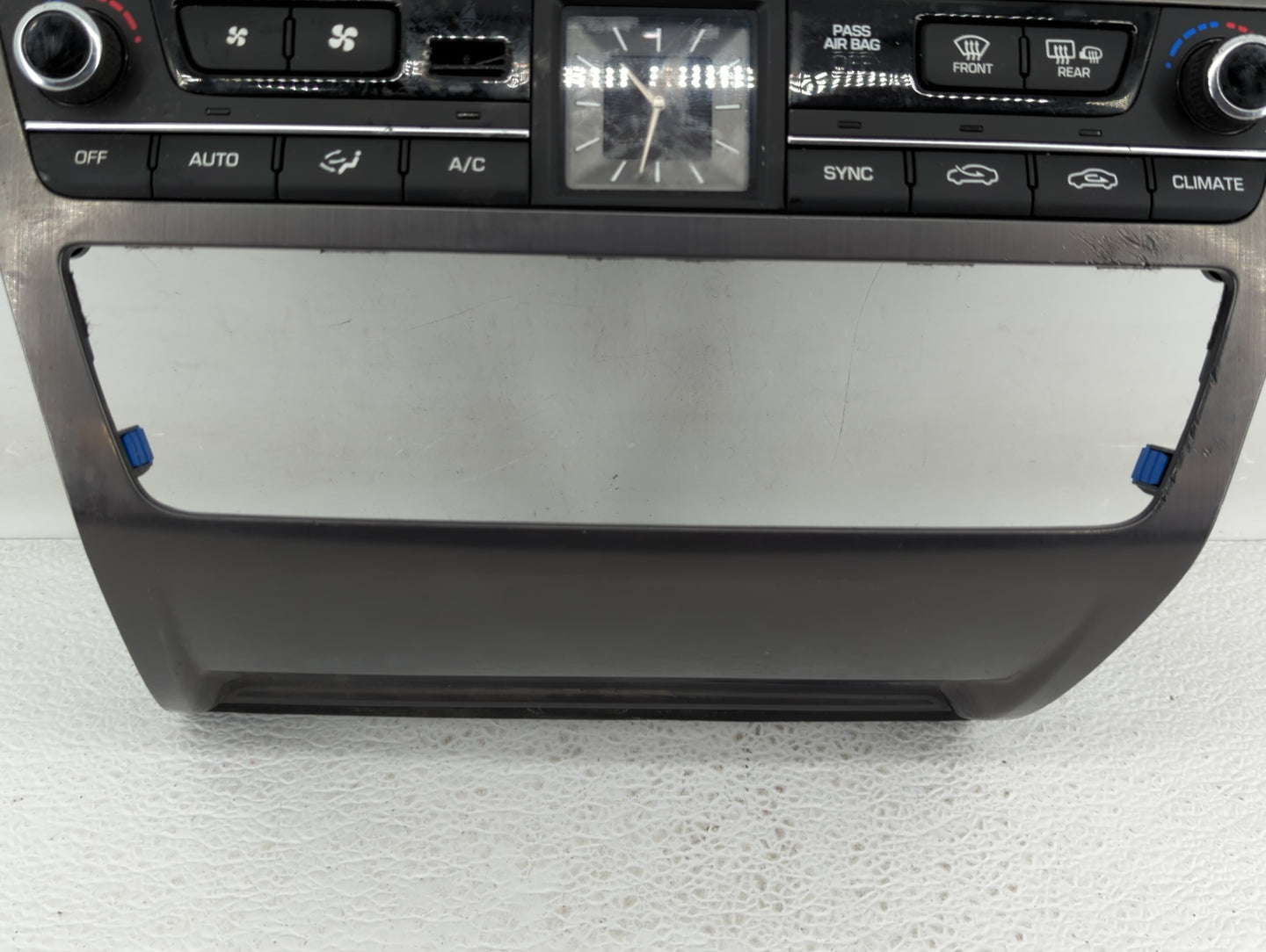 2015-2016 Hyundai Genesis Climate Control Module Temperature AC/Heater Replacement P/N:97250-B1150 84740-B1000 Fits OEM Used