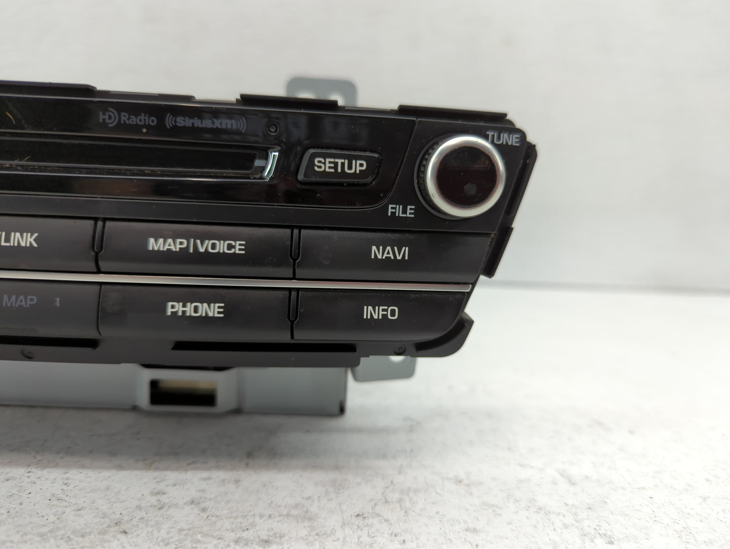 2016-2016 Hyundai Genesis Am Fm Cd Player Radio Receiver - Oemusedautoparts1.com