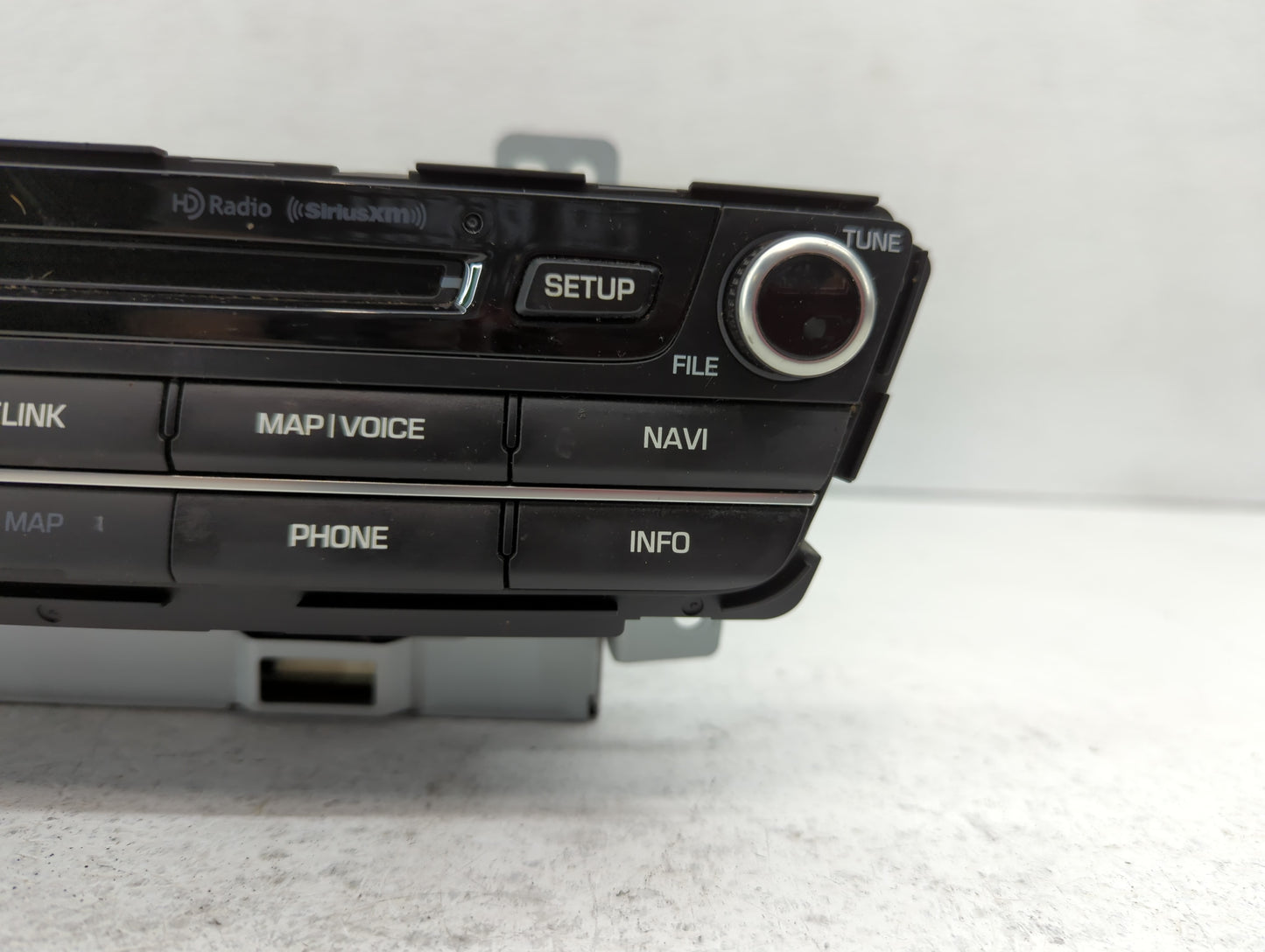 2016-2016 Hyundai Genesis Am Fm Cd Player Radio Receiver - Oemusedautoparts1.com