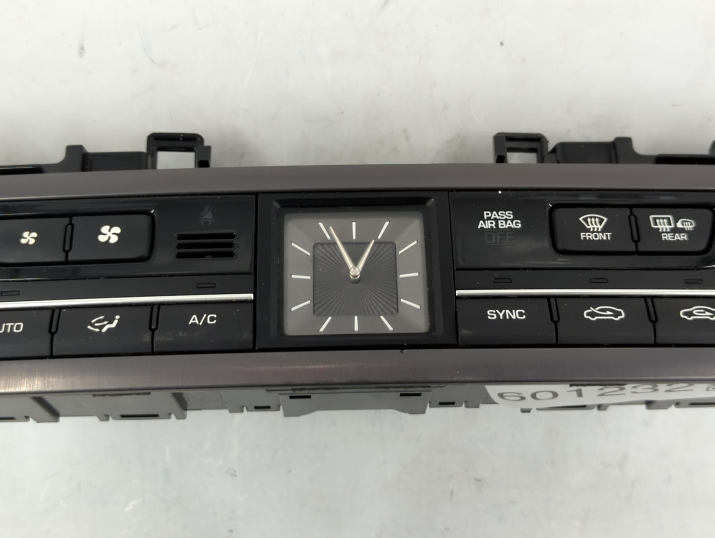 2015-2016 Hyundai Genesis Climate Control Module Temperature AC/Heater Replacement P/N:97250-B1XXXX Fits Fits 2015 2016 2017