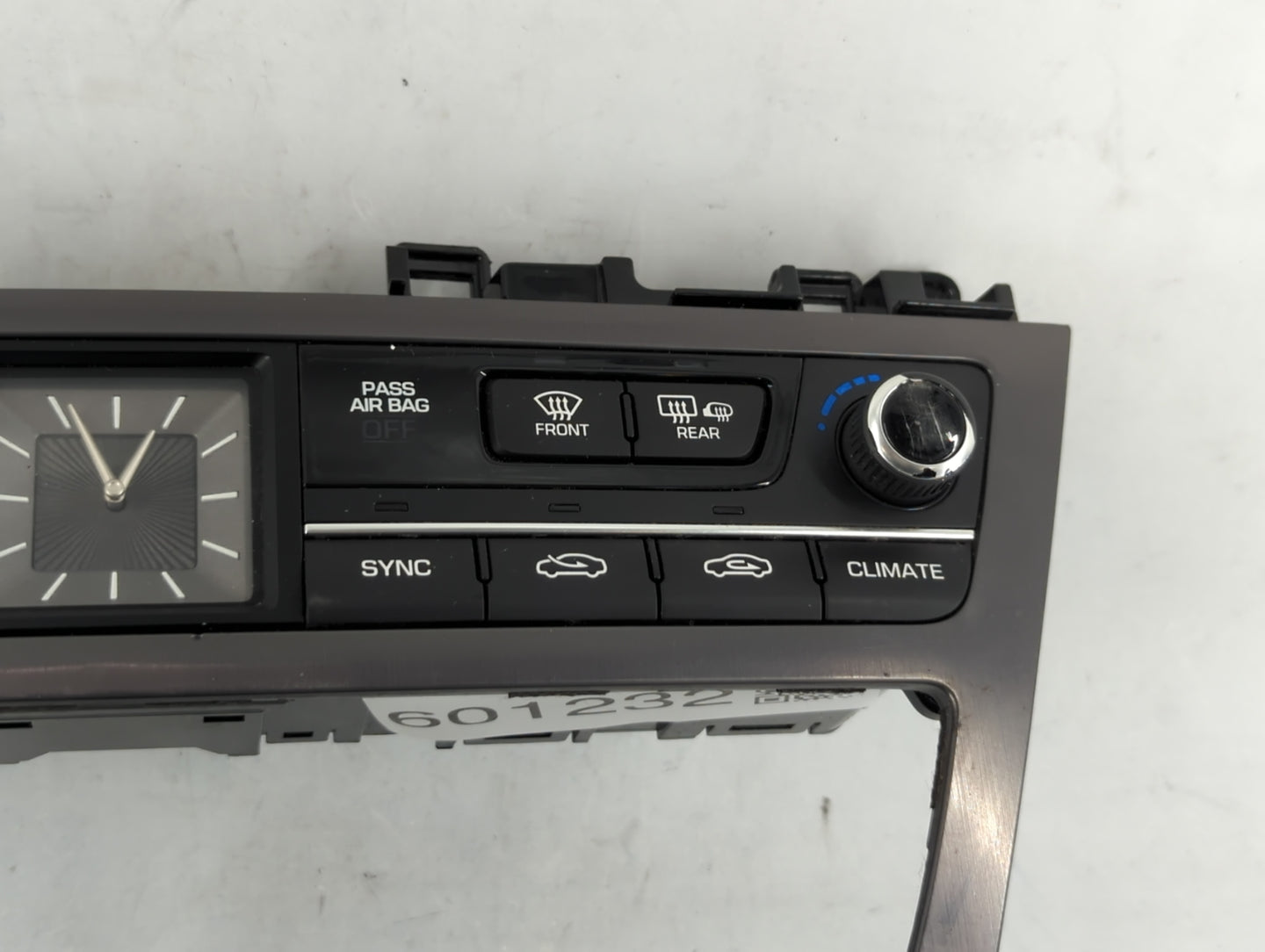 2015-2016 Hyundai Genesis Climate Control Module Temperature AC/Heater Replacement P/N:97250-B1XXXX Fits Fits 2015 2016 2017