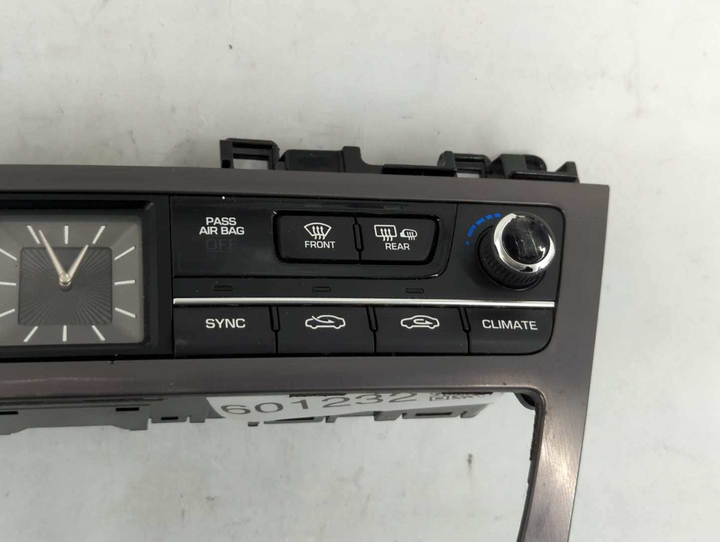 2015-2016 Hyundai Genesis Climate Control Module Temperature AC/Heater Replacement P/N:97250-B1XXXX Fits Fits 2015 2016 2017