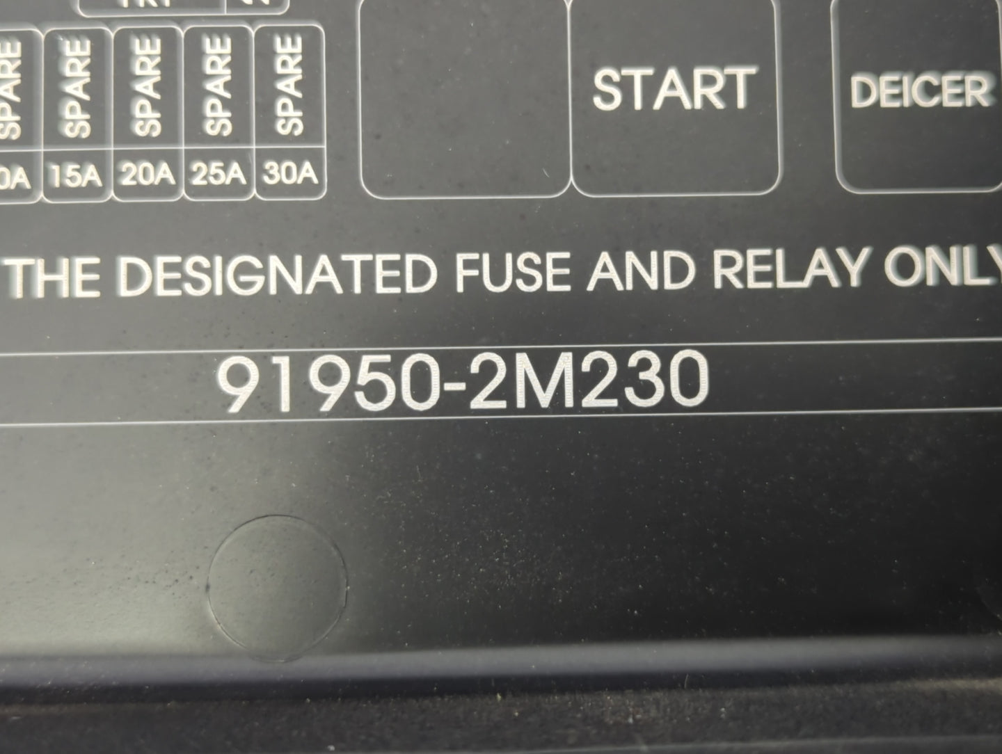 2013-2016 Hyundai Genesis Fusebox Fuse Box Panel Relay Module P/N:91950-2M230 Fits Fits 2013 2014 2015 2016 OEM Used Auto Pa