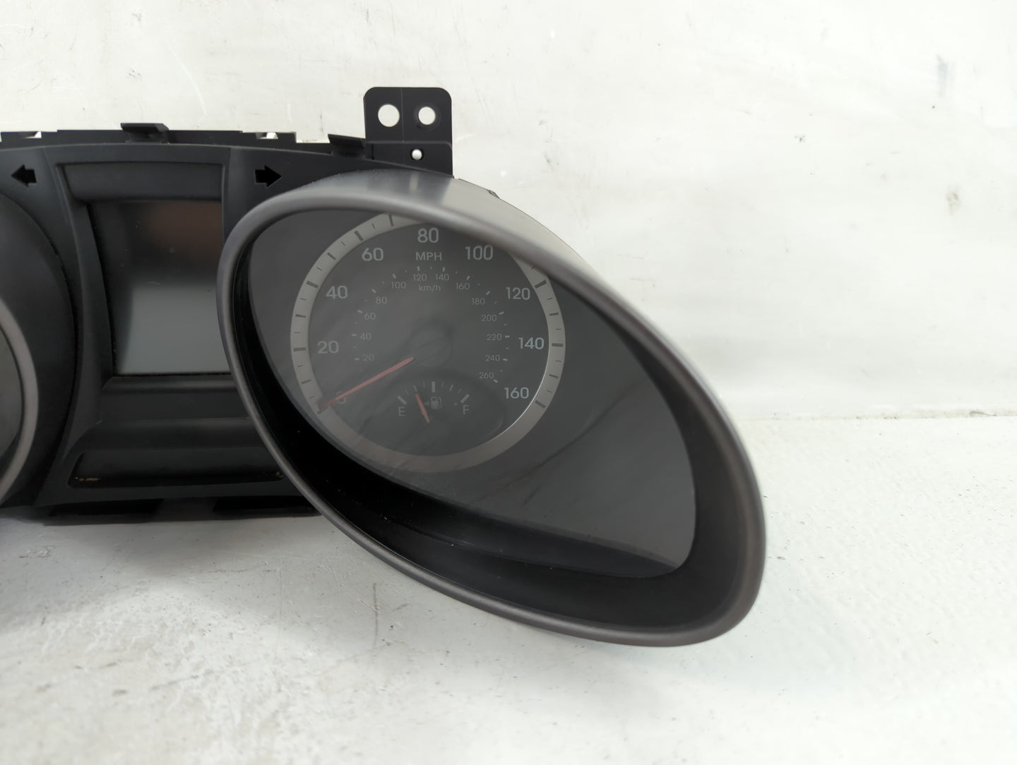 2015-2016 Hyundai Santa Fe Instrument Cluster Speedometer Gauges P/N:94001-4Z310 TN157570-4211, P265Z310 Fits Fits 2015 2016