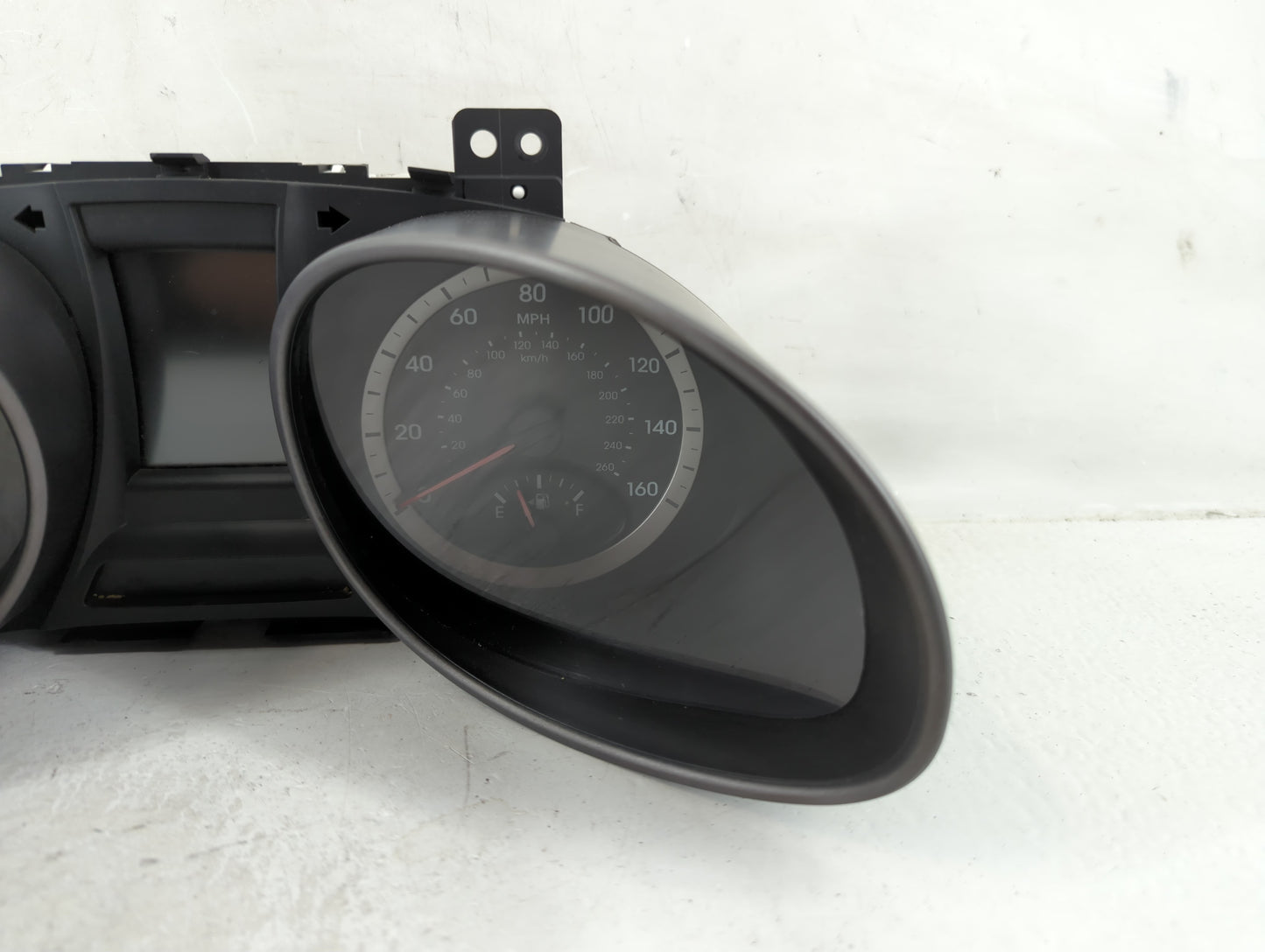 2015-2016 Hyundai Santa Fe Instrument Cluster Speedometer Gauges P/N:94001-4Z310 TN157570-4211, P265Z310 Fits Fits 2015 2016