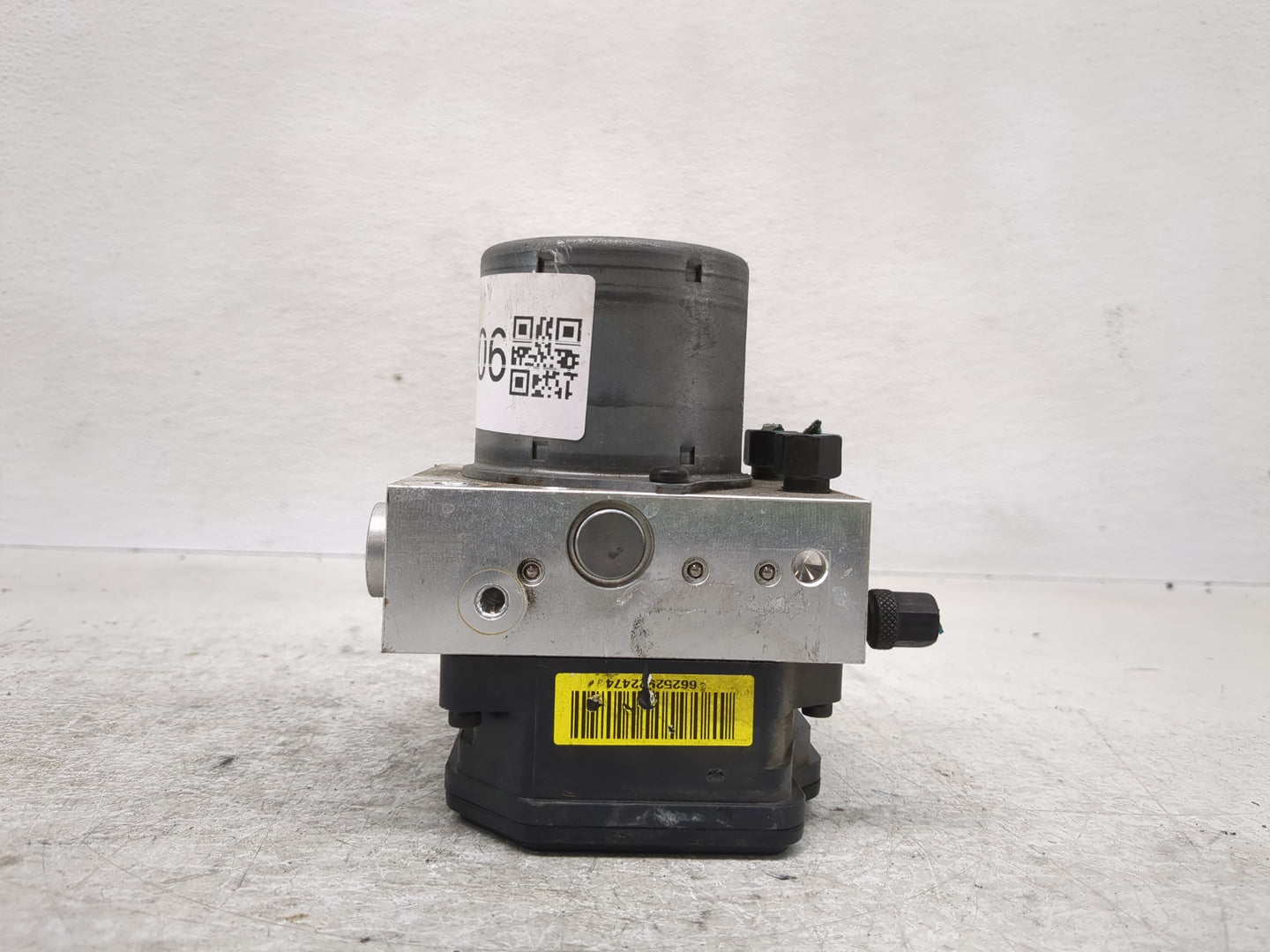 2013-2016 Hyundai Santa Fe ABS Pump Control Module Replacement P/N:BE6003O003 Fits Fits 2013 2014 2015 2016 OEM Used Auto Pa