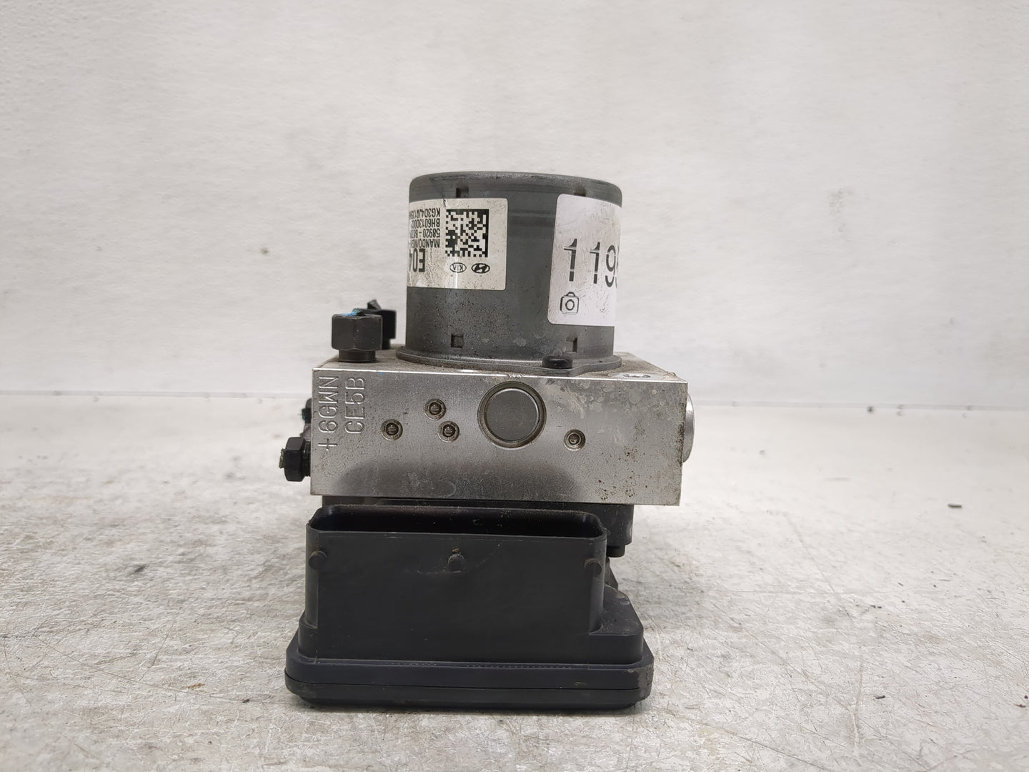 2013-2016 Hyundai Santa Fe ABS Pump Control Module Replacement P/N:BE6003O003 Fits Fits 2013 2014 2015 2016 OEM Used Auto Pa