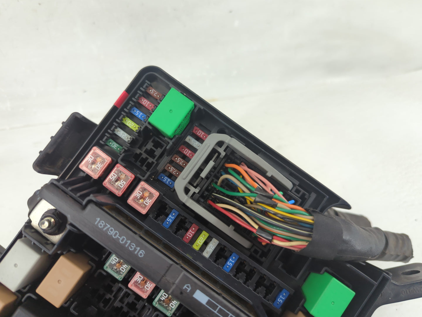 2013-2016 Hyundai Santa Fe Fusebox Fuse Box Panel Relay Module P/N:91210 B8561 Fits Fits 2013 2014 2015 2016 OEM Used Auto P