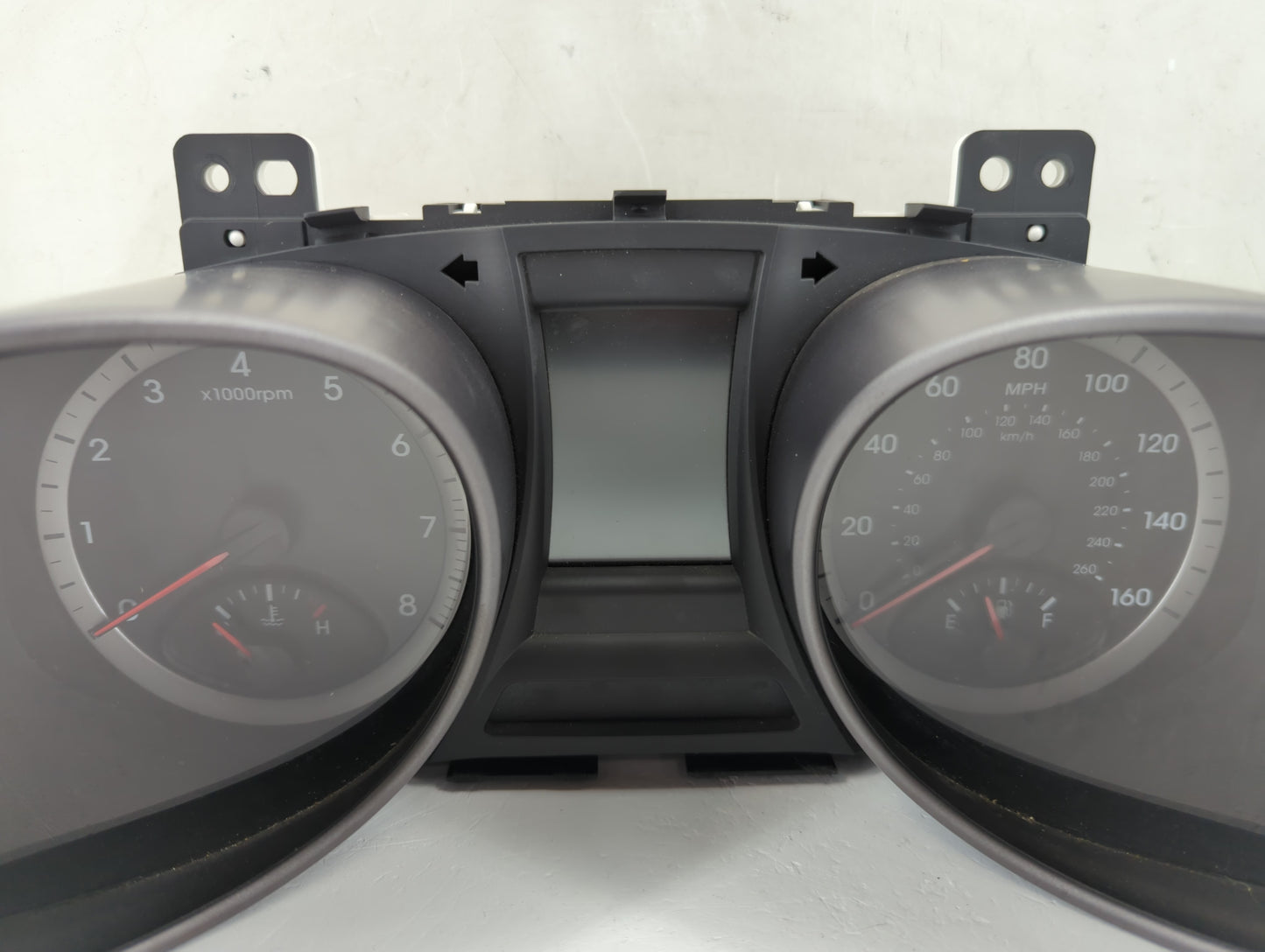 2015-2016 Hyundai Santa Fe Instrument Cluster Speedometer Gauges P/N:94001-4Z300 Fits Fits 2015 2016 OEM Used Auto Parts - O