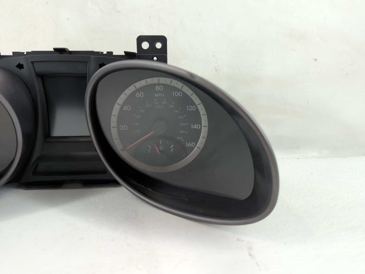 2015-2016 Hyundai Santa Fe Instrument Cluster Speedometer Gauges P/N:94001-4Z300 Fits Fits 2015 2016 OEM Used Auto Parts - O