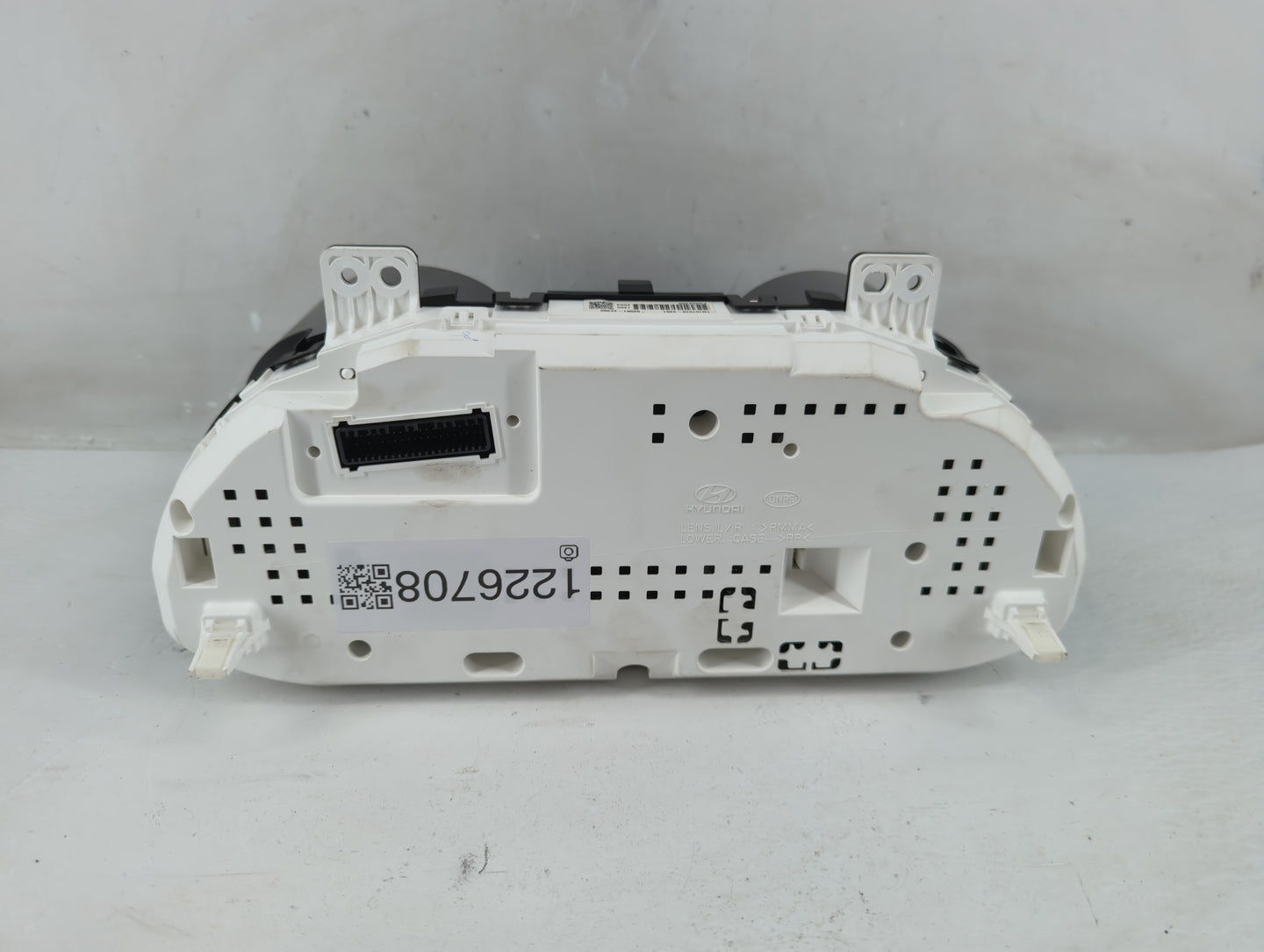 2015-2016 Hyundai Santa Fe Instrument Cluster Speedometer Gauges P/N:94001-4Z300 Fits Fits 2015 2016 OEM Used Auto Parts - O