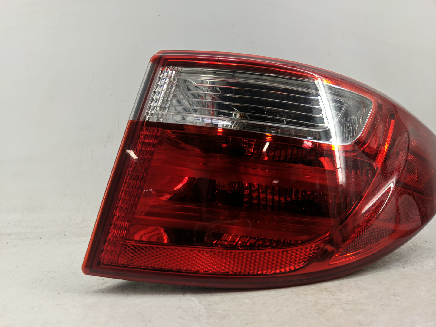 2013-2016 Hyundai Santa Fe Tail Light Assembly Passenger Right OEM Fits Fits 2013 2014 2015 2016 OEM Used Auto Parts - Oemus