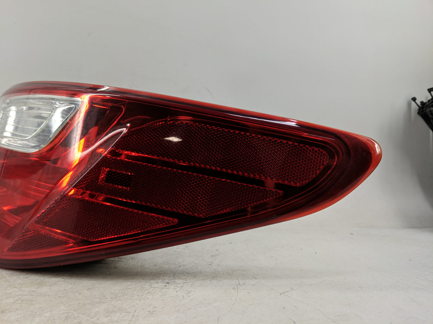 2013-2016 Hyundai Santa Fe Tail Light Assembly Passenger Right OEM Fits Fits 2013 2014 2015 2016 OEM Used Auto Parts - Oemus