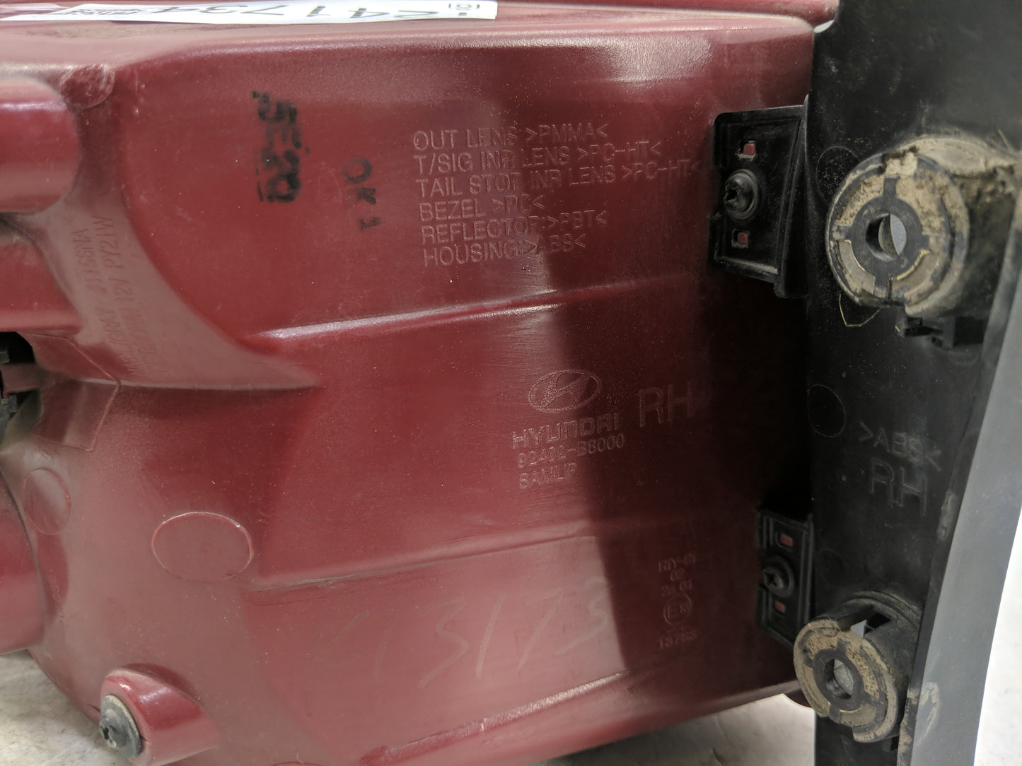 2013-2016 Hyundai Santa Fe Tail Light Assembly Passenger Right OEM Fits Fits 2013 2014 2015 2016 OEM Used Auto Parts - Oemus