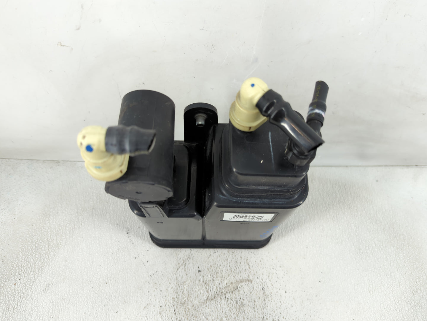 2016 Hyundai Santa Fe Fuel Vapor Charcoal Canister - Oemusedautoparts1.com