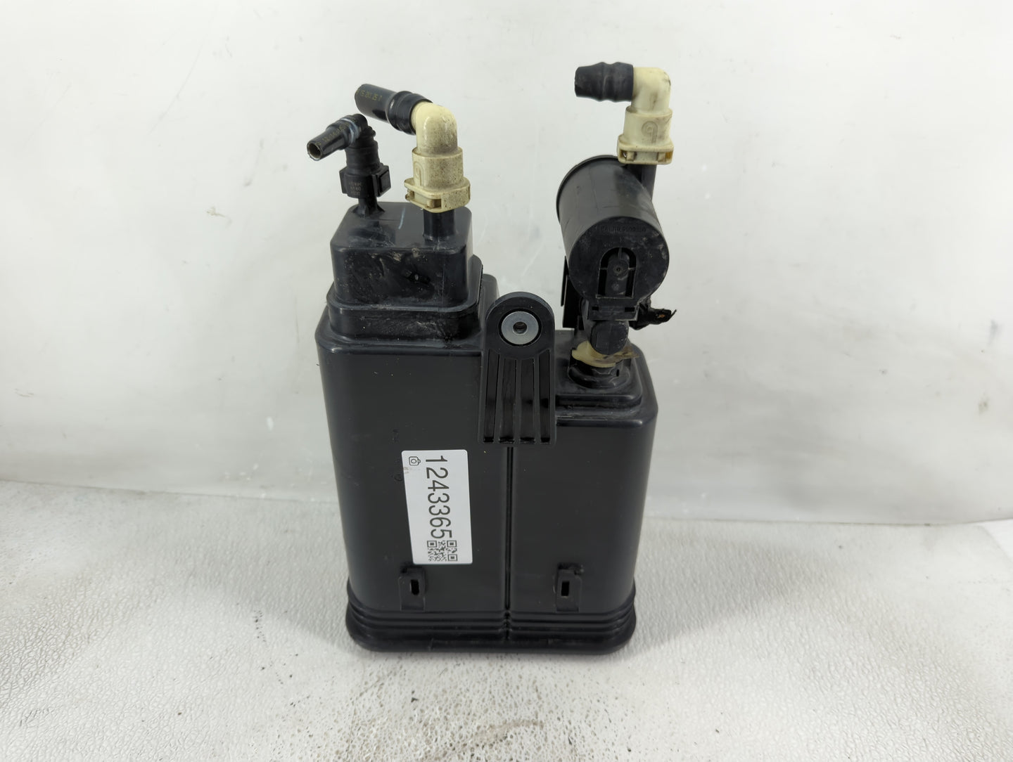 2016 Hyundai Santa Fe Fuel Vapor Charcoal Canister - Oemusedautoparts1.com