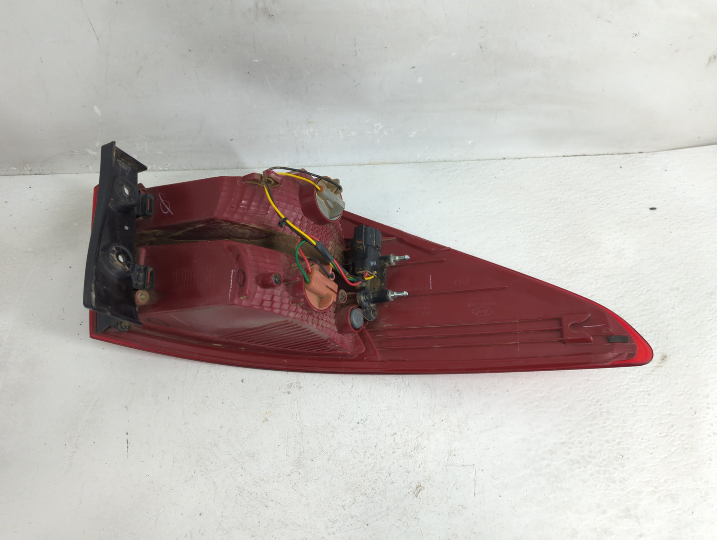 2013-2016 Hyundai Santa Fe Tail Light Assembly Passenger Right OEM P/N:92402-4Z0 Fits Fits 2013 2014 2015 2016 OEM Used Auto