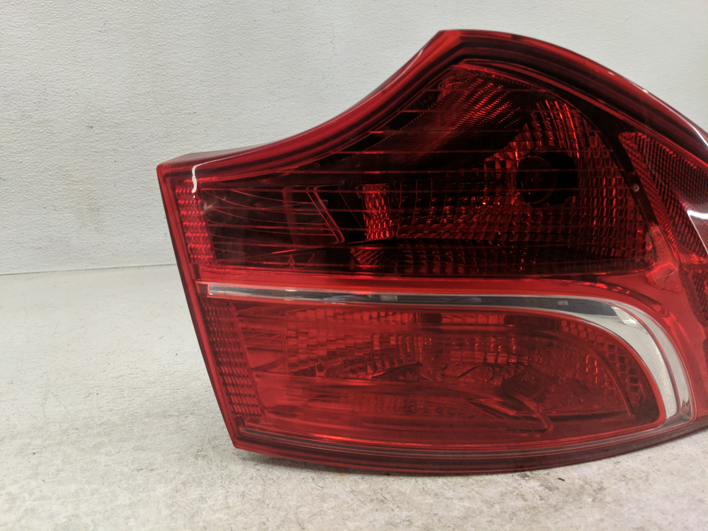 2013-2016 Hyundai Santa Fe Tail Light Assembly Driver Left OEM P/N:92401-4Z0 Fits Fits 2013 2014 2015 2016 OEM Used Auto Par