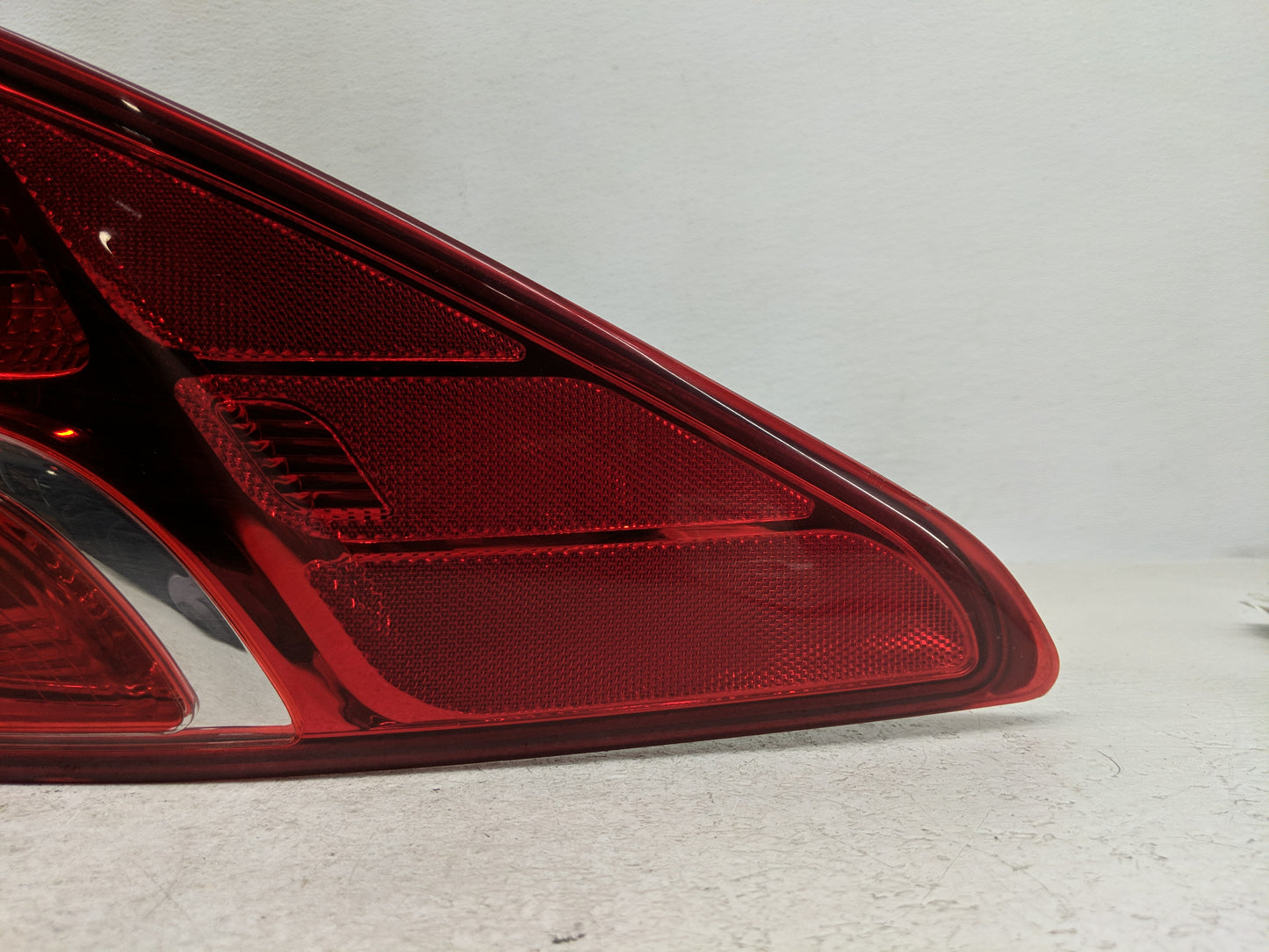 2013-2016 Hyundai Santa Fe Tail Light Assembly Driver Left OEM P/N:92401-4Z0 Fits Fits 2013 2014 2015 2016 OEM Used Auto Par