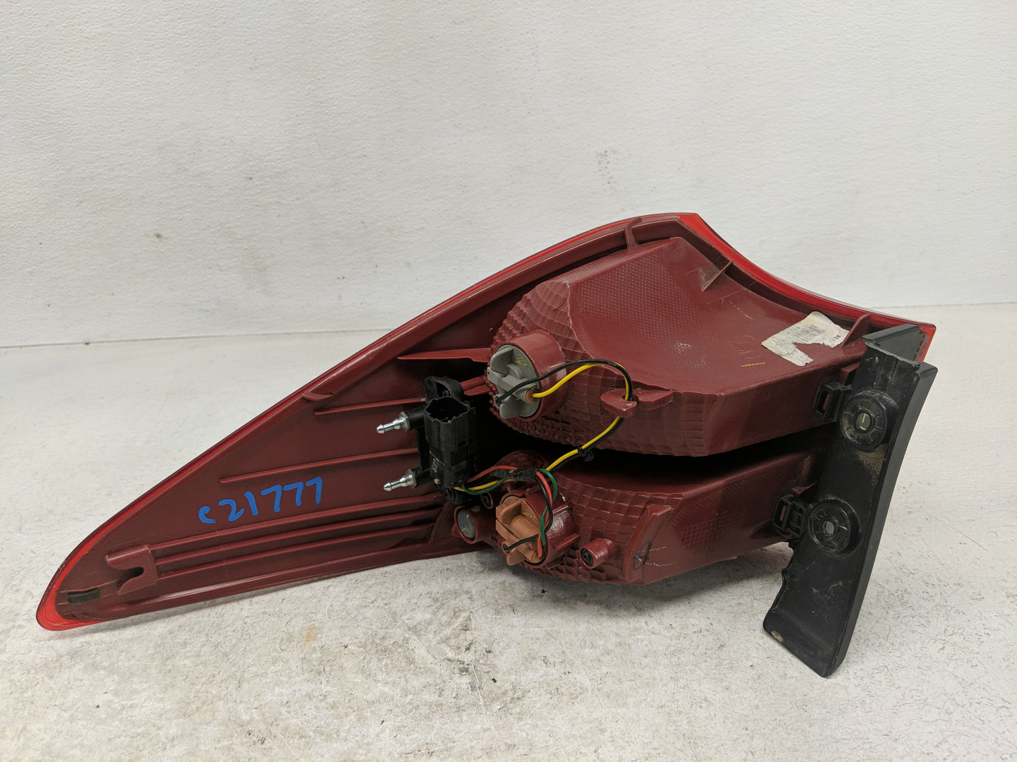 2013-2016 Hyundai Santa Fe Tail Light Assembly Driver Left OEM P/N:92401-4Z0 Fits Fits 2013 2014 2015 2016 OEM Used Auto Par