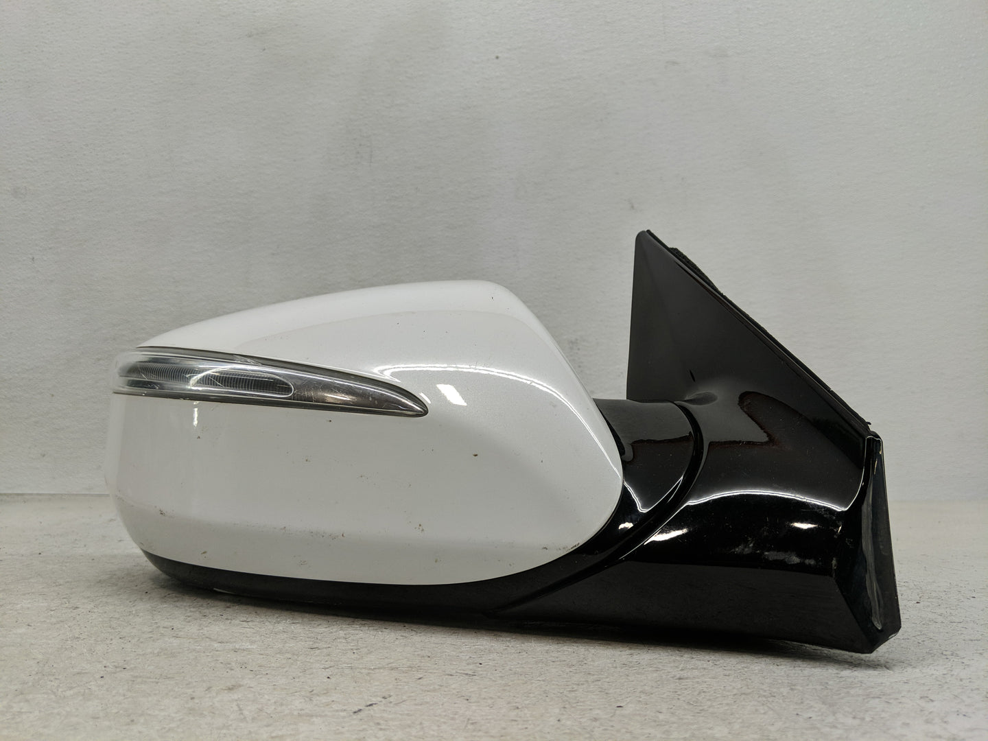 2013-2016 Hyundai Santa Fe Passenger Side View Mirror - Right Door Mirror OEM Used - Oemusedautoparts1.com