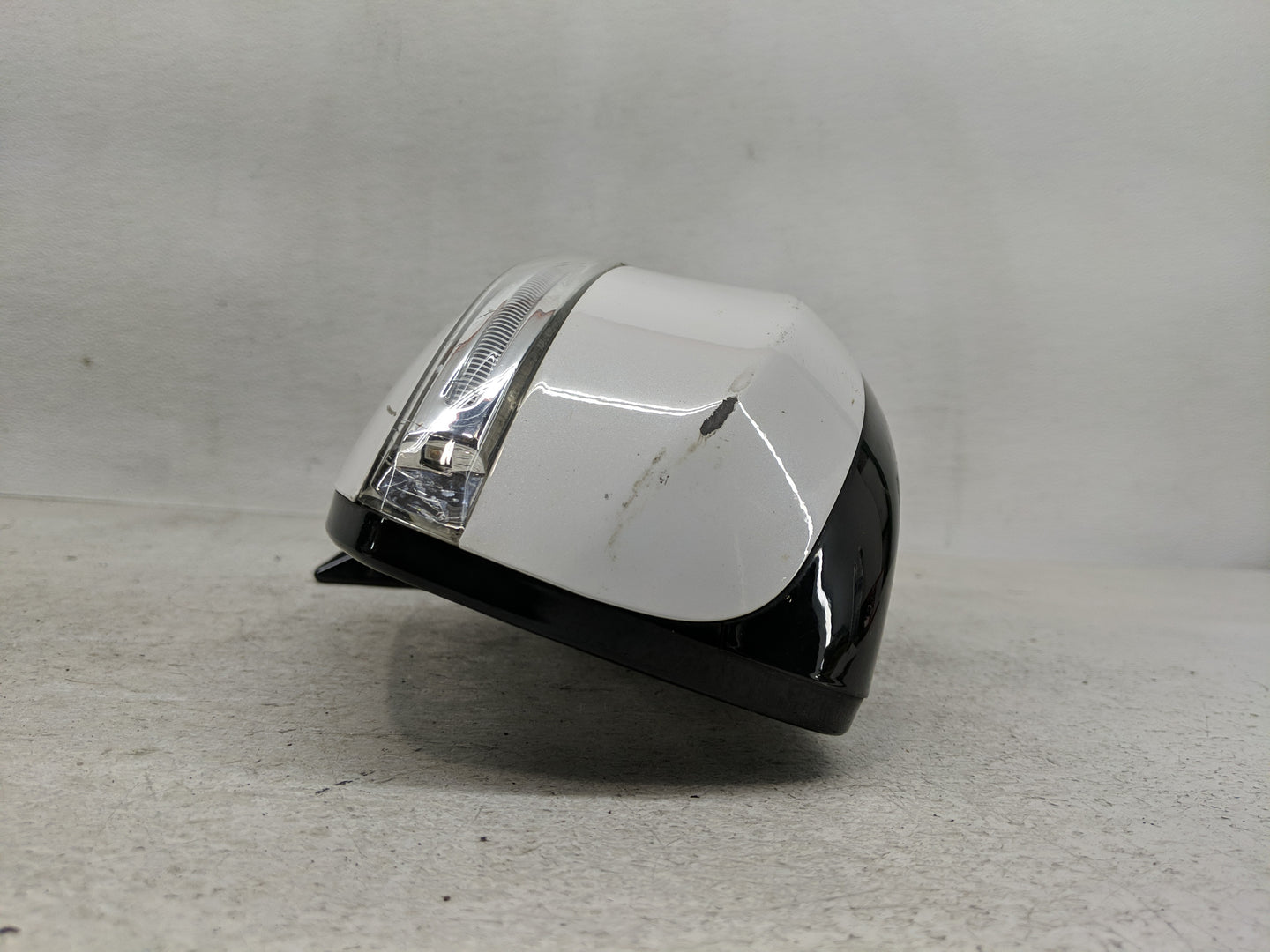 2013-2016 Hyundai Santa Fe Passenger Side View Mirror - Right Door Mirror OEM Used - Oemusedautoparts1.com