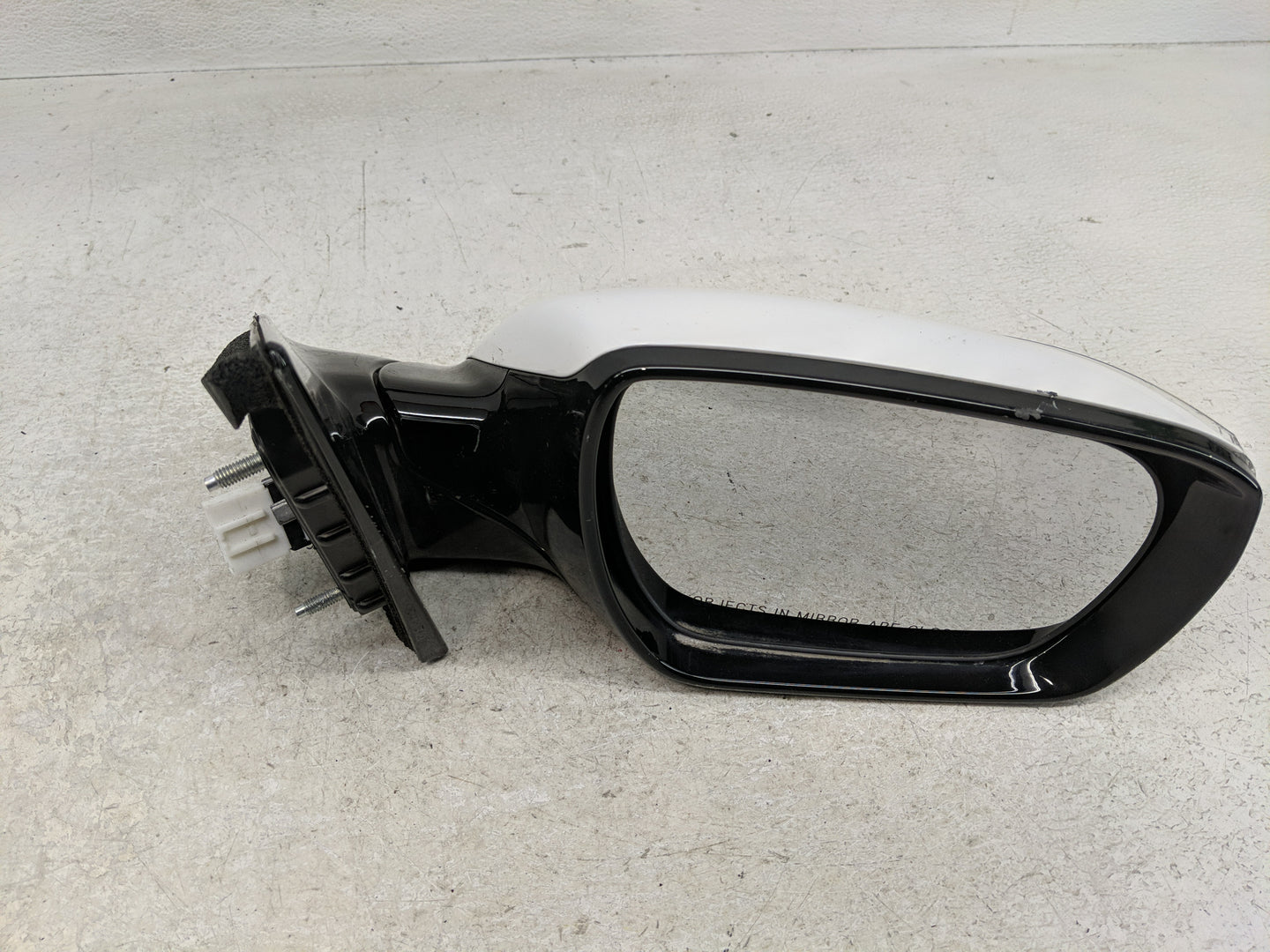 2013-2016 Hyundai Santa Fe Passenger Side View Mirror - Right Door Mirror OEM Used - Oemusedautoparts1.com