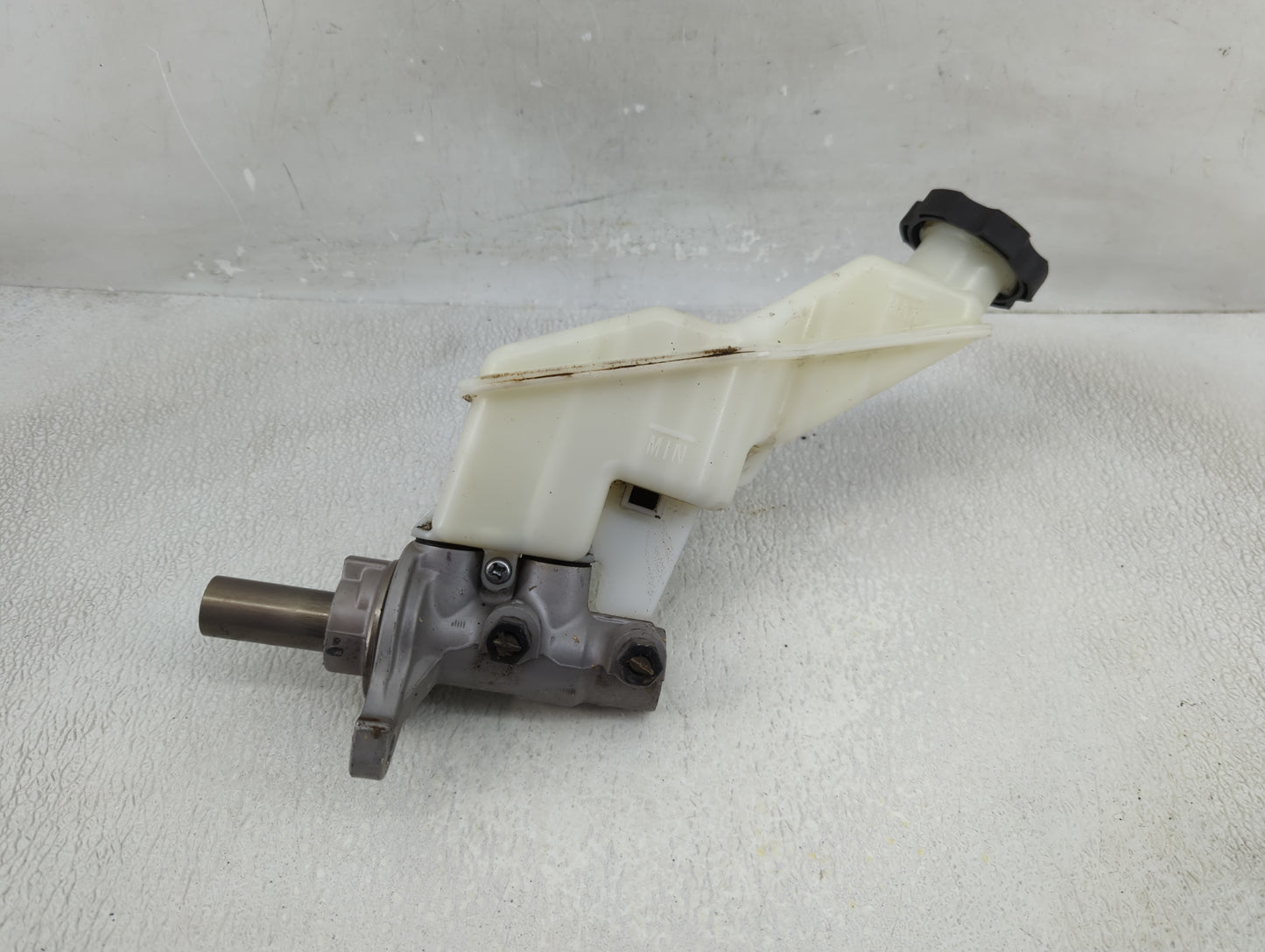 2013-2019 Hyundai Santa Fe Brake Master Cylinder 1310389 - Oemusedautoparts1.com