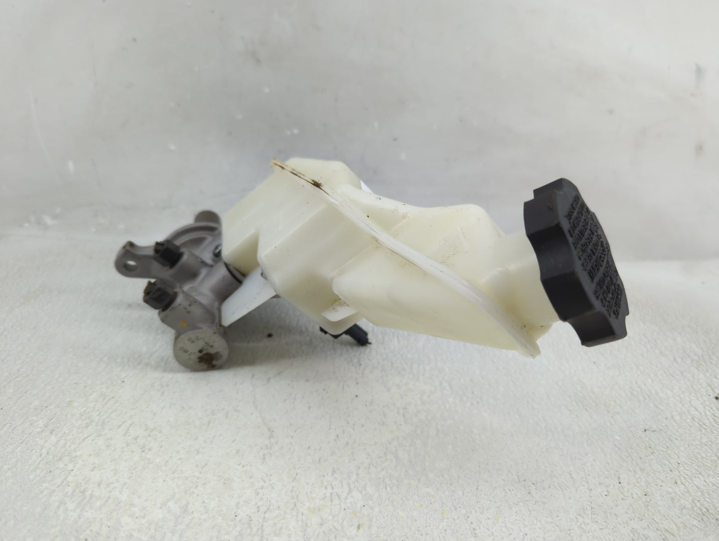 2013-2019 Hyundai Santa Fe Brake Master Cylinder 1310389 - Oemusedautoparts1.com