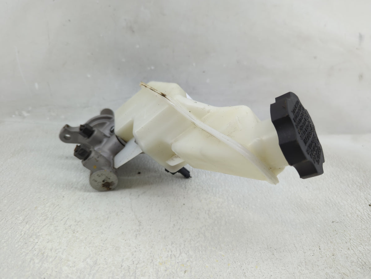 2013-2019 Hyundai Santa Fe Brake Master Cylinder 1310389 - Oemusedautoparts1.com