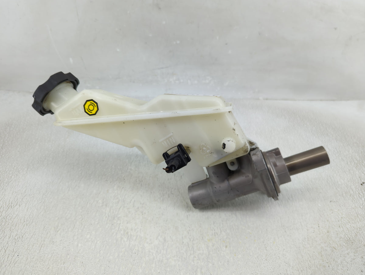 2013-2019 Hyundai Santa Fe Brake Master Cylinder 1310389 - Oemusedautoparts1.com