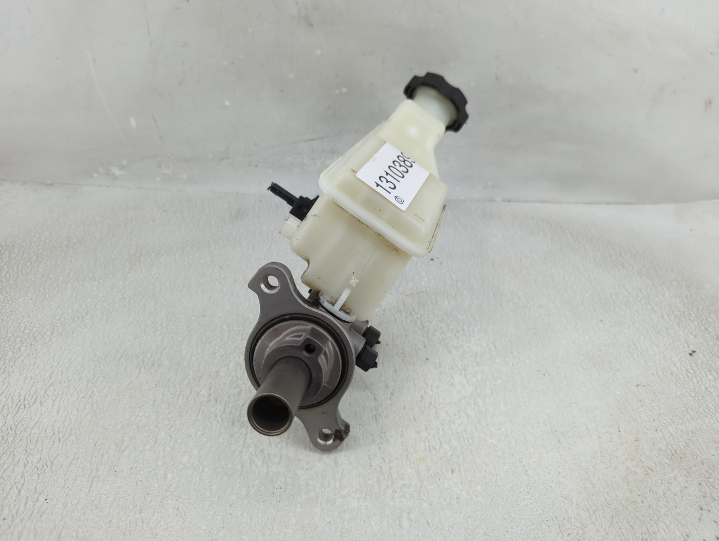 2013-2019 Hyundai Santa Fe Brake Master Cylinder - Oemusedautoparts1.com