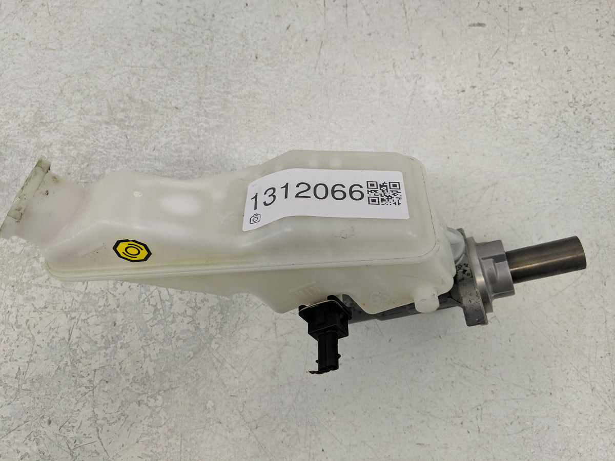2013-2019 Hyundai Santa Fe Brake Master Cylinder 1312066 - Oemusedautoparts1.com