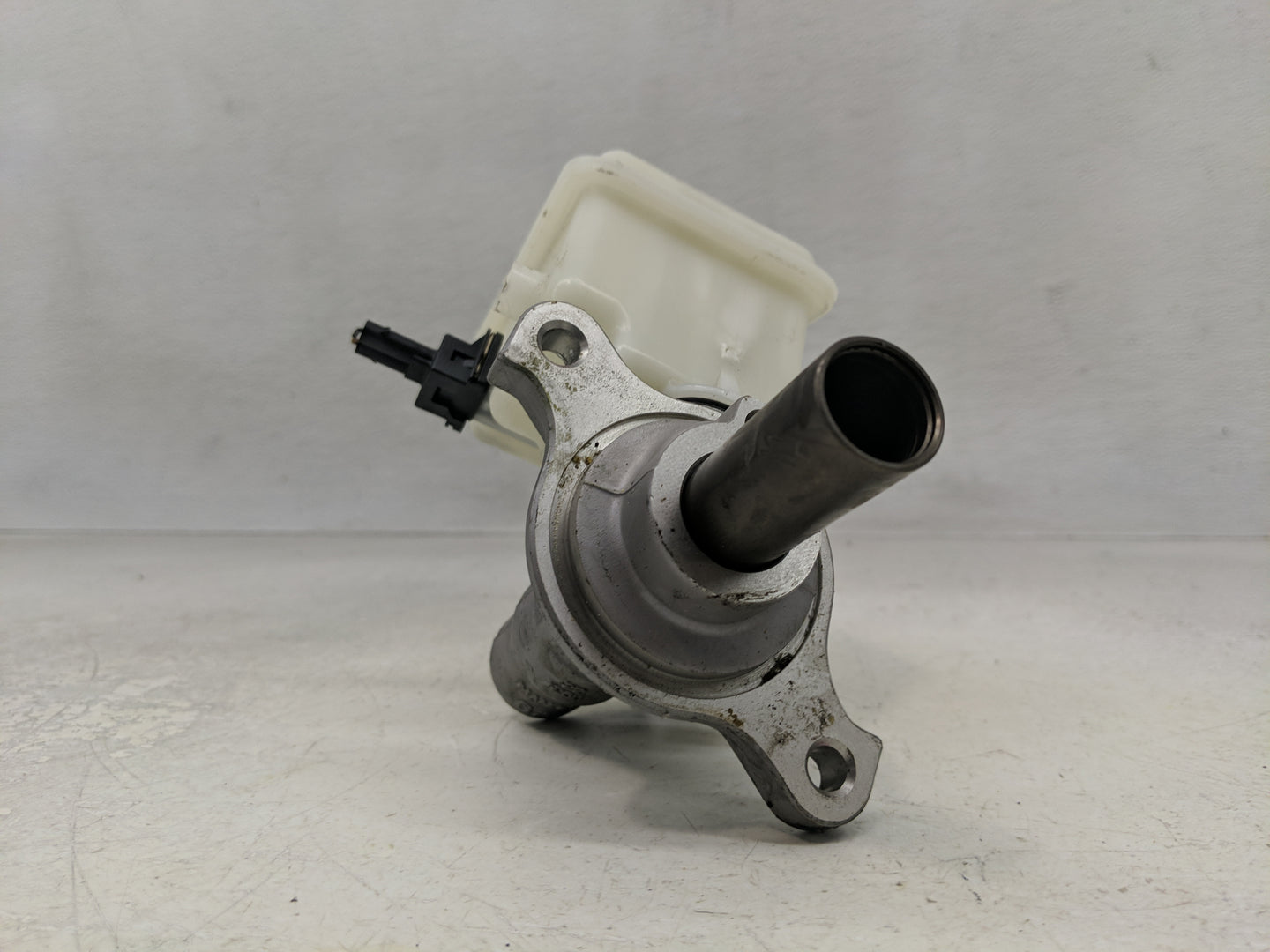 2013-2019 Hyundai Santa Fe Brake Master Cylinder 1312066 - Oemusedautoparts1.com