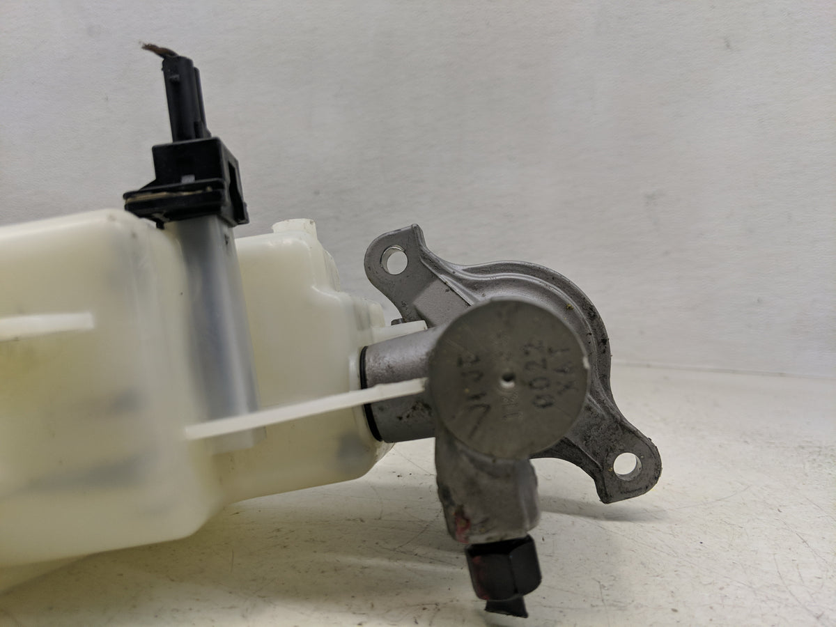 2013-2019 Hyundai Santa Fe Brake Master Cylinder 1312066 - Oemusedautoparts1.com