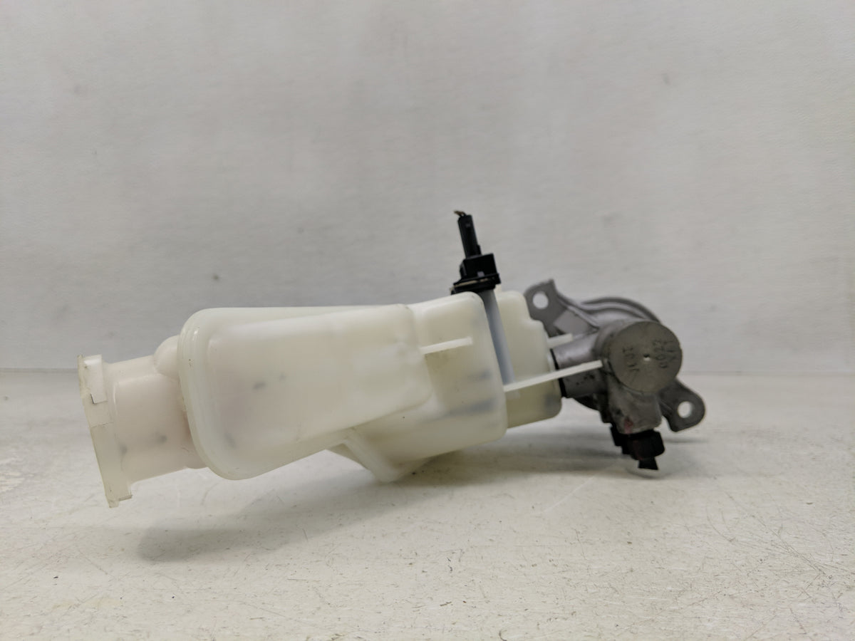 2013-2019 Hyundai Santa Fe Brake Master Cylinder 1312066 - Oemusedautoparts1.com